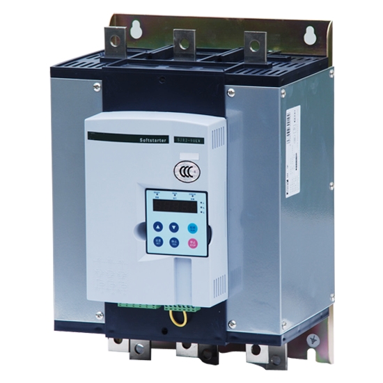 SJR3-1000系列電機(jī)軟啟動器是數(shù)恩公司（原山宇）的經(jīng)典明星產(chǎn)品，先后參與了北京奧運(yùn)場館與世博會場館建設(shè)。SJR3-1000系列高度集成了電動機(jī)的保護(hù)功能，設(shè)計(jì)、安裝簡單、可靠，真正做到了一機(jī)多能
